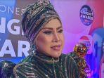 Elvy-Sukaesih-gemetar.jpg