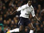 Emmanuel-Adebayor-giring-bola.jpg