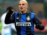 Esteban-Cambiasso-sliding-lutut.jpg