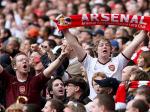 Fans-Arsenal-pakai-syal.jpg