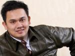 Farhat-Abbas-pake-jaket.jpg