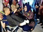 Fatma-Saifullah-salurkan-bantuan-di-Samarinda.jpg