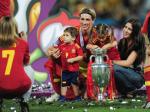 Fernando-Torres-Bawa-Piala.jpg