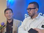 Ferry-Paulus-kiri-bersama-dengan-Exco-PSSI-Arya-Sinulingga.jpg