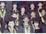 Foto-Wisuda-Jokowi-dan-Teman-temannya.jpg