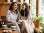 10 Prompt Gemini AI Ibu dan Anak Perempuan, Foto di Studio, Kafe Estetik hingga Mekkah