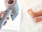 Foto-ilustrasi-hairdryer-dan-kaki-bayi-yang.jpg