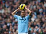 Gael-Clichy-lempar-bola-out.jpg