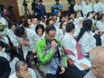 Gaya Nadiem Makarim Jelang Sidang Pembelaan Chromebook, Pakai Jaket Gojek Milik Mulyono