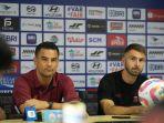 Gelandang-Persija-Jakarta-Ramon-Bueno-bersama-dengan-pelatih-Carlos-Pena.jpg