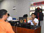 Gelapkan-Uang-Hampir-Rp1-M-untuk-Main-Judi-Slot-Karyawan-Toko-HP-di-Aceh-Timur-Terancam-Dicambuk.jpg