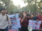 Gelombang Demo Tolak Kenaikan BBM: Mahasiswa Jakarta, Bandung, hingga Kendari Turun ke Jalan