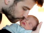 Gerard-Pique-mencium-Milan-bayi-hasil-hubungannya-dengan-Shakira.jpg