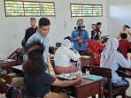 Wapres Gibran Tinjau MBG di SMA 4 Mimika, Sempat Tanya Siswa yang Tak Menghabiskan Makanannya