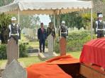 Gibran-Rakabuming-sebagai-Inspektur-Upacara-pemakaman-militer-Karlinah-Djaja-Atmadja-TMP-Kalibata.jpg