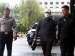 Gubernur-Bengkulu-Tiba-di-KPK-Usai-Terjaring-OTT_20241124_162319.jpg