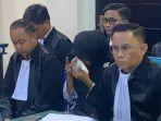 Guru-Supriayani-menangis-saat-mendengar-kesaksian-Kepala-Sekolah.jpg