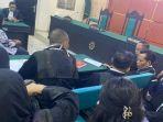 Guru-Supriyani-didampingi-13-pengacara-321.jpg