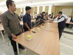 Gus-Ipul-Berdialog-dengan-orangtua-siswa.jpg