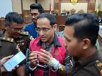 Nadiem Tetap Hadiri Sidang Chromebook dengan Tangan Diinfus Meski Tak Direkomendasikan Dokter