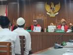 Hakim-Saptono-saat-mempin-sidang-perdana-kasus-demonstrasi-akhir-Agustus.jpg
