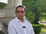 Hasan-Nasbi-di-Istana-OK.jpg