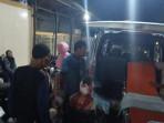 ISTIMEWA-DIBACOK-Nenek-S-saat-dibawa-ke-IGD-RSUD-dr-Darsono.jpg
