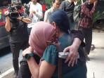 Tangis Ibunda Delpedro Marhaen Pecah di Rutan Polda Metro: Anak Saya Bukan Koruptor, Dia Bela Rakyat