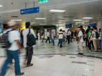 Ilustrasi-aktivitas-di-stasiun-warga-jakarta.jpg