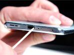 3 Cara Membersihkan Lubang Charger HP yang Benar Dilakukan, Bebas Debu dan Kotoran