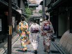 Ilustrasi-wisatawan-yang-menjelajah-Kyoto-Jepang.jpg