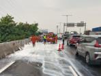 Kronologi Kecelakaan Truk di Ruas Tol Wiyoto Wiyono, Muatan Cat Tumpah ke Jalan