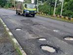 Jalan-berlubang-Pantura-OK.jpg