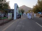 Jemaah-Haji-Indonesia-saat-Melakukan-Wukuf-di-Arafah_20250605_142849.jpg