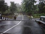 Dua Jalur Menuju Geopark Ciletuh Terputus Imbas Tanah Longsor dan Jembatan Ambles