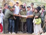 Jusuf-Kalla-menerima-sertifikat-finalis-7-keajaiban-dunia.jpg