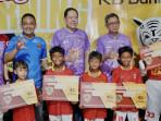 KB Bank Salurkan Beasiswa Sepak Bola untuk Dukung Pembentukan Karakter Generasi Muda