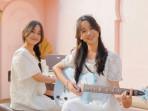 Duo Kembar Keiko dan Kioko Rilis Lagu 'Di Depan Kaca' Ciptaan Roby Geisha