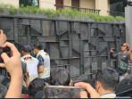 BREAKING NEWS: KPK Geledah Rumah Silmy Karim, Dikawal Brimob Bersenjata Lengkap