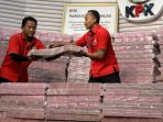 KPK-Pamerkan-Uang-Rp300-Miliar-Terkait-Korupsi-PT-Taspen_20251120_201614.jpg
