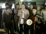 Kadir-Halid-terima-pendemo.jpg