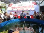 Kapolda-Kalsel-Irjen-Pol-Rosyanto-Yudha-menyerahkan-20-kolam-bioflok.jpg