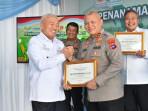 Kapolda-Kalsel-terima-penghargaan-karena-berhasil-wujudkan-swasembada-jagung.jpg