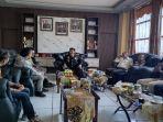Kapolres-Manggarai-NTT-AKBP-Edwin-Saleh-memberikan-penjelasan-terkait-kasus.jpg