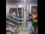 Kereta Api Jarak Jauh Vs KRL di Bekasi, Ambulans Terlihat Mondar Mandir di Lokasi Kejadian