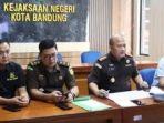 Kejari-Bandung-merilis-kasus-dugaan-korupsi-dana-PIP-STIA-Bagasasi-Bandung.jpg