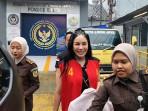 Keluar-Rutan-Pondok-Bambu-ke-PN-Jaksel-Nikita-Mirzani.jpg
