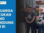 Video Bongkar Kebohongan Rudiana, Keluarga 7 Terpidana Kasus Vina Lakukan Demo di Gedung DPR RI