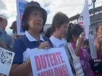 Keluarga-korban-perang-narkoba-menyatakan-dukungan-mereka-terhadap-penangkapan-Duterte.jpg