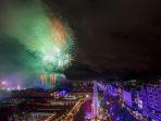 Kembang-Api-di-Pesta-Jalanan-Hogmanay-di-Edinburgh.jpg